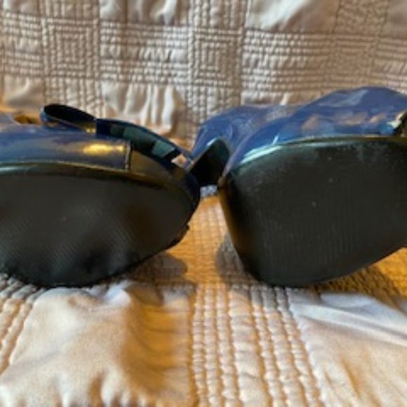 LOUIS VUITTON Navy Blue Patent Leather Size 7 - Picture 3 of 4